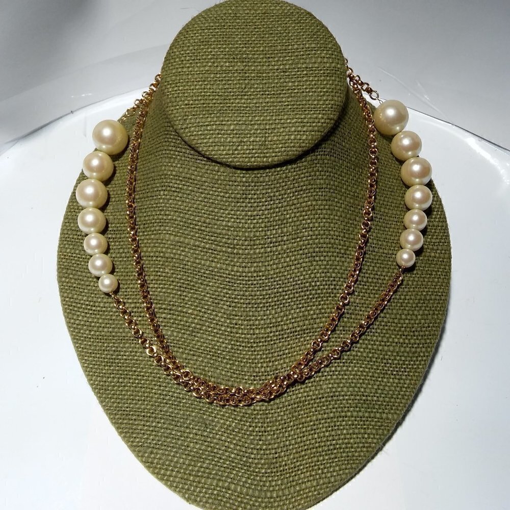 Women`s gold tone faux pearl rolo chain necklace.